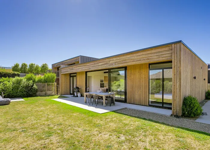 Alpine Air On Aubrey - Mountain View Bach Ferienhaus
