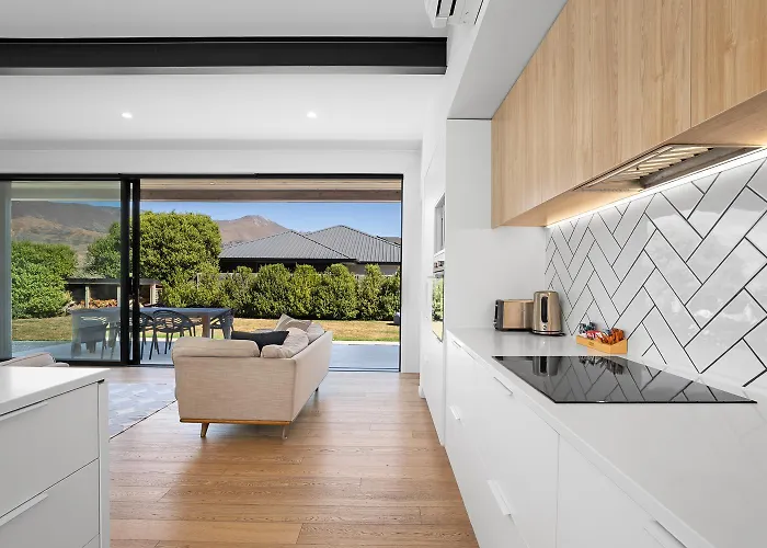 Alpine Air On Aubrey - Mountain View Bach Ferienhaus Wanaka