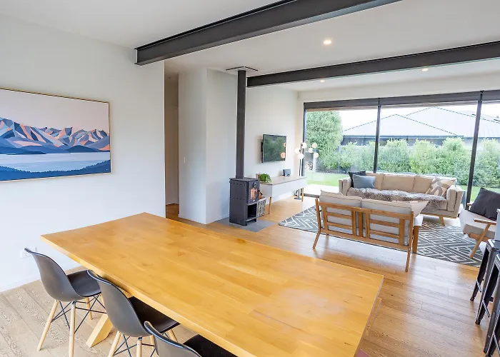 Alpine Air On Aubrey - Mountain View Bach Ferienhaus *