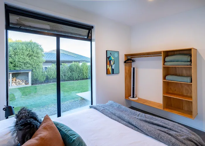 Alpine Air On Aubrey - Mountain View Bach Ferienhaus Wanaka