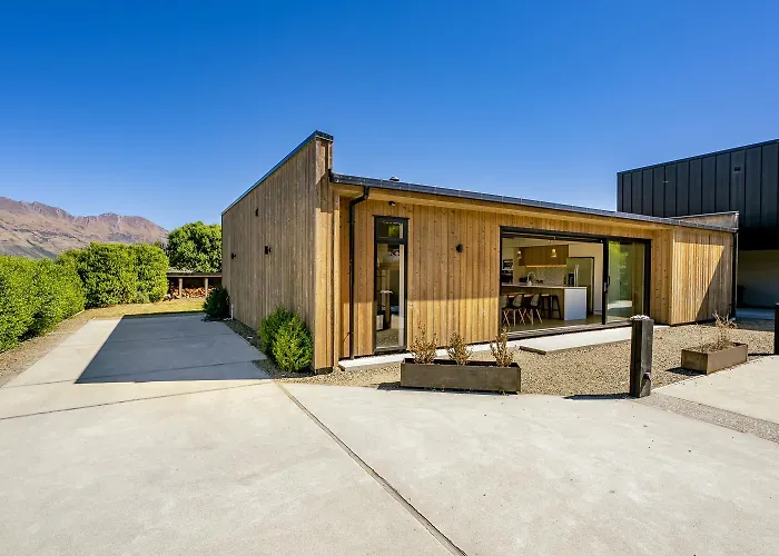 Alpine Air On Aubrey - Mountain View Bach Ferienhaus